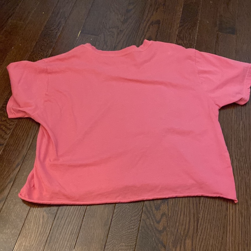 Cropped pink ‘Malibu’ tee shirt - Picture 2 of 3
